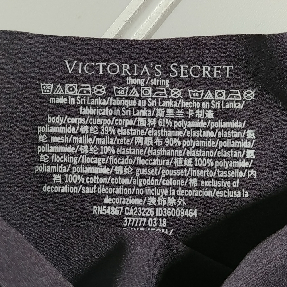 3/$25.- Victoria's Secret Seamless Scroll Thongs - Picture 7 of 9
